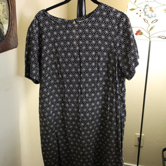 HM Black Geometric Shift Dress - Picture 2 of 8